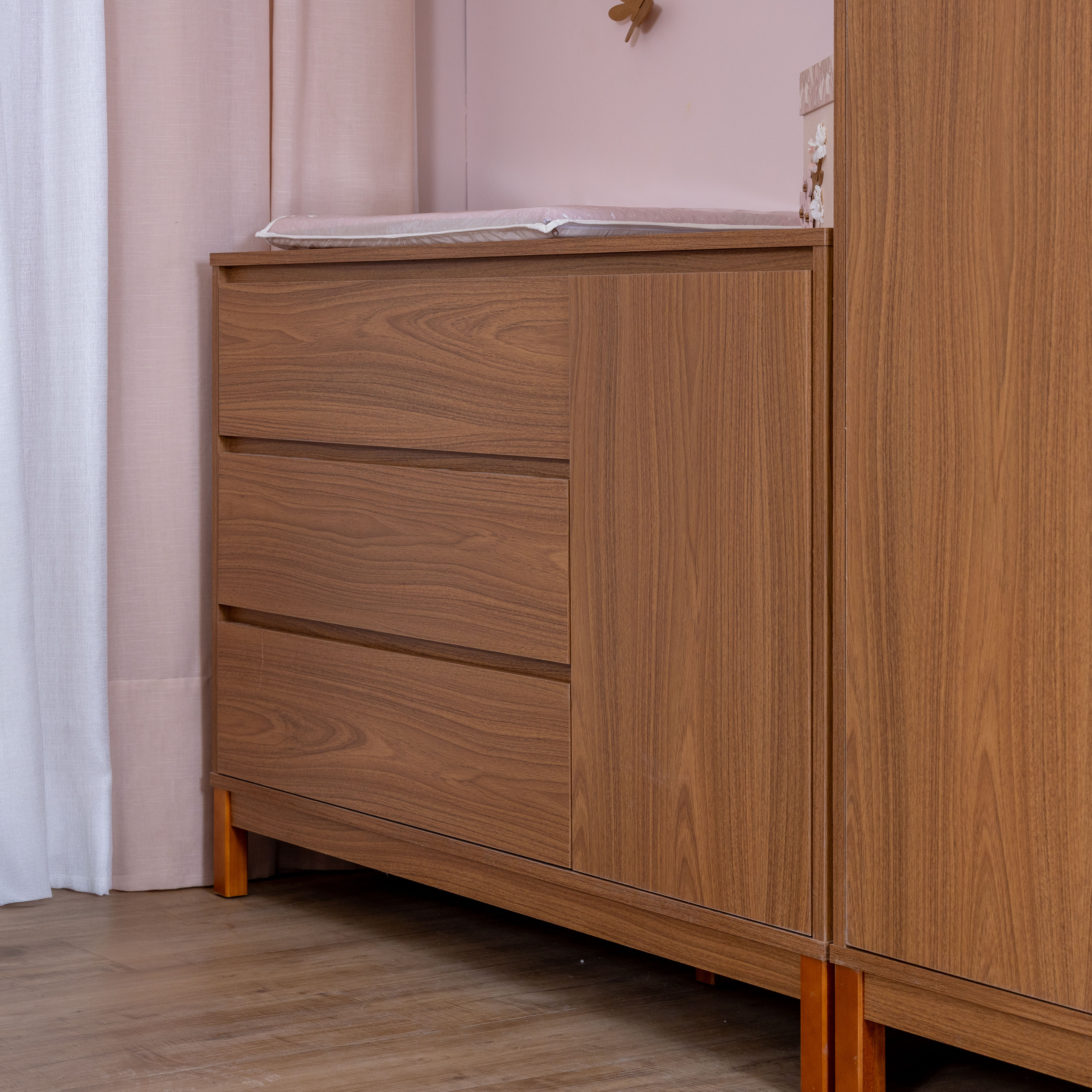 Cômoda Soley 3 Gavetas e 1 Porta em MDF Carvalho Malva