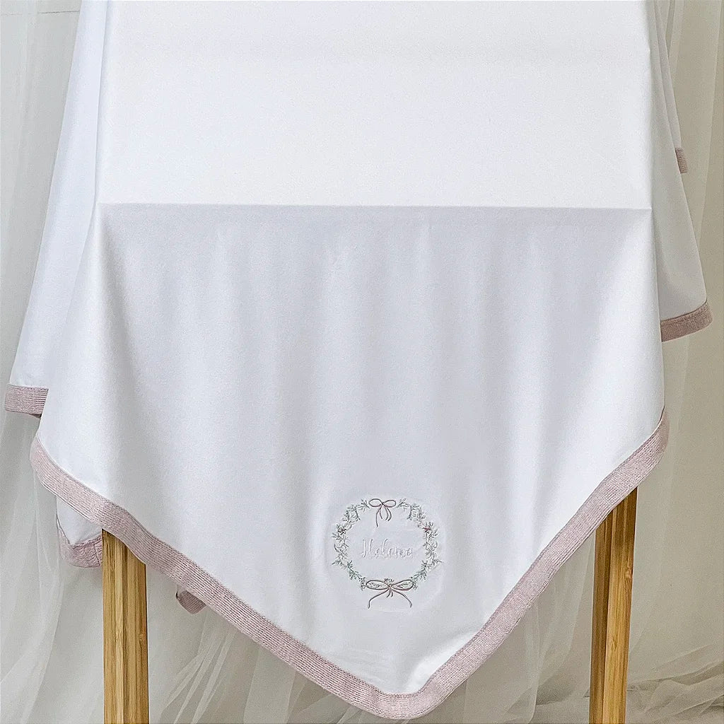 Cueiro Toque de Seda Personalizado com Nome Bordado