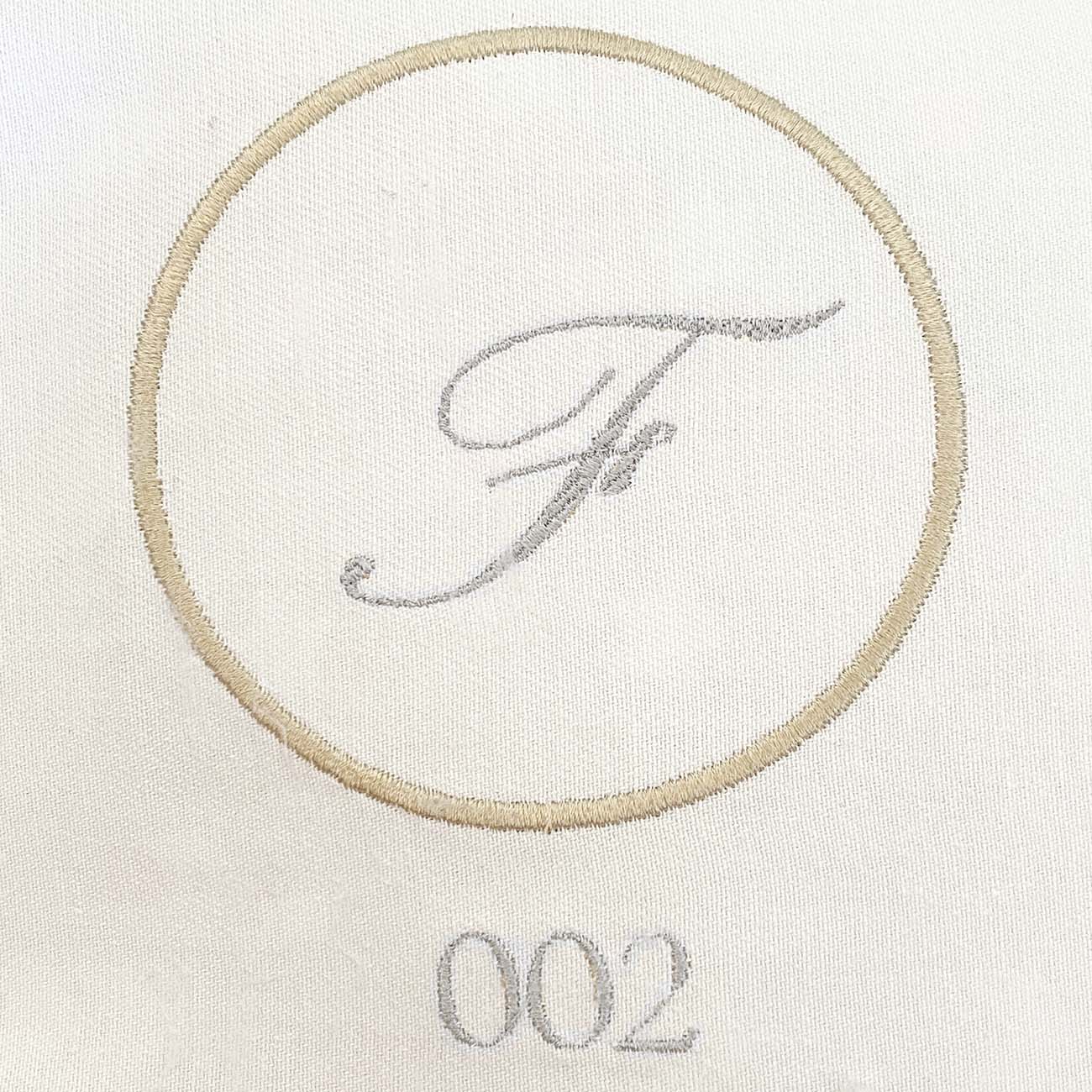 Kit Babitas + Fraldão Toque de Seda Personalizado com Bordado de Inicial