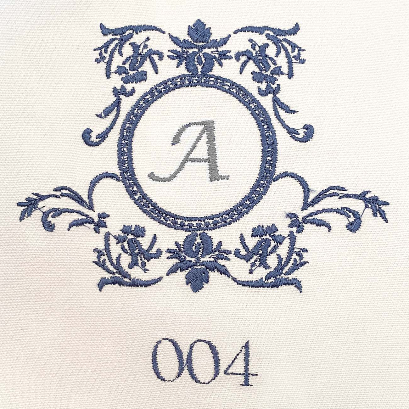 Kit Babitas + Fraldão Toque de Seda Personalizado com Bordado de Inicial