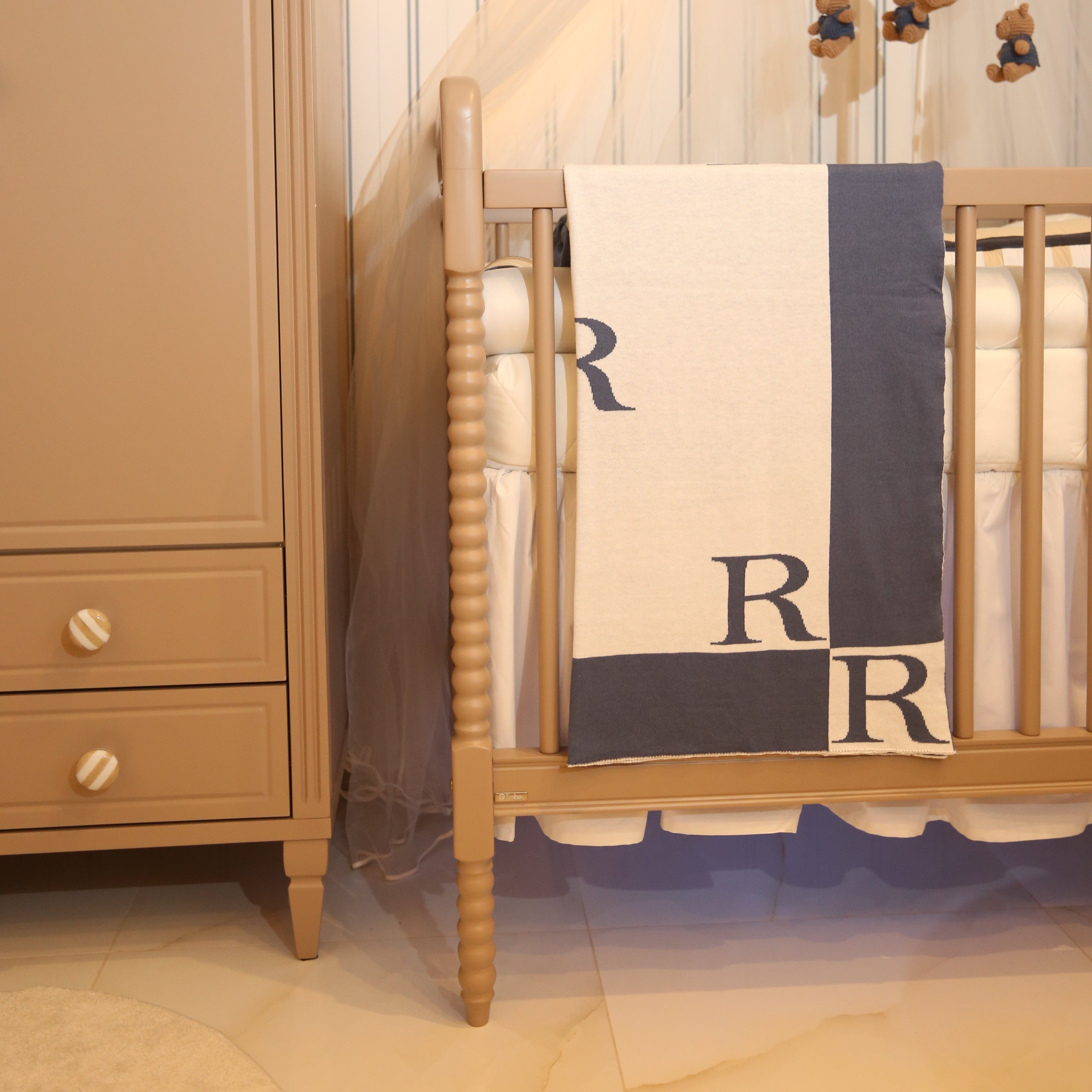 Berço Infantil Madeira Maciça Dot – Design Clássico para Quarto de Bebê - 521