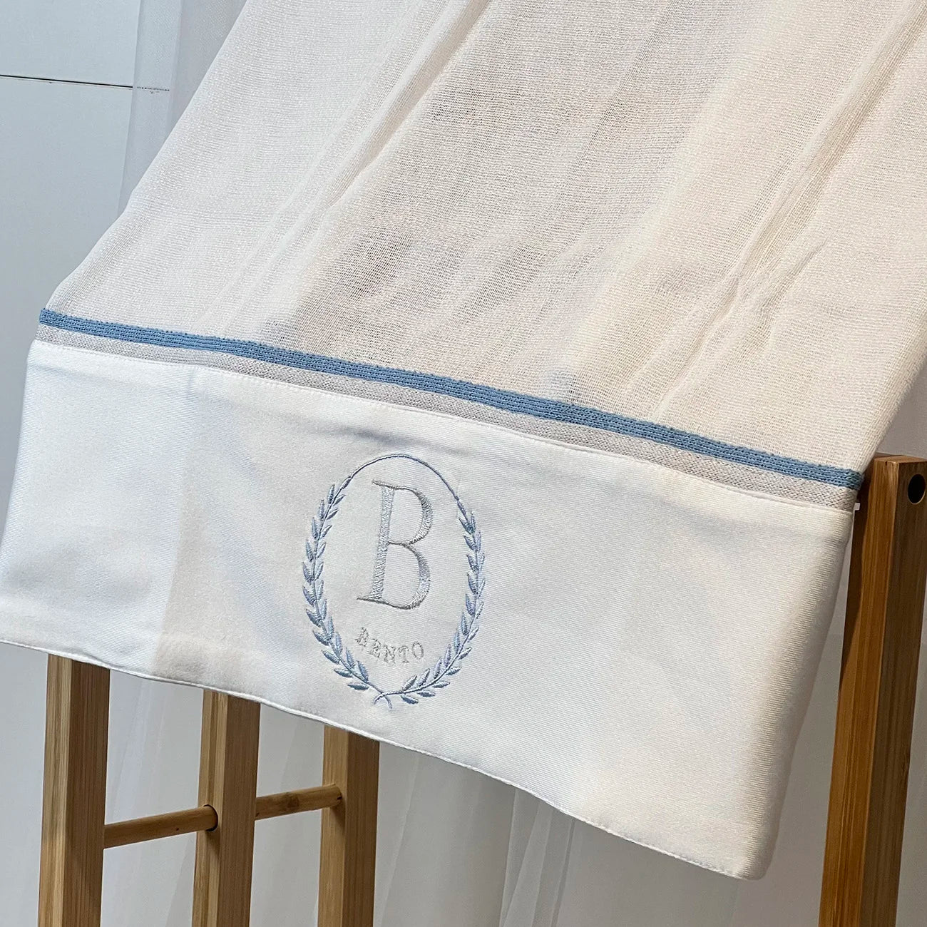 Fraldão Toque de Seda Personalizado com Bordado Nome