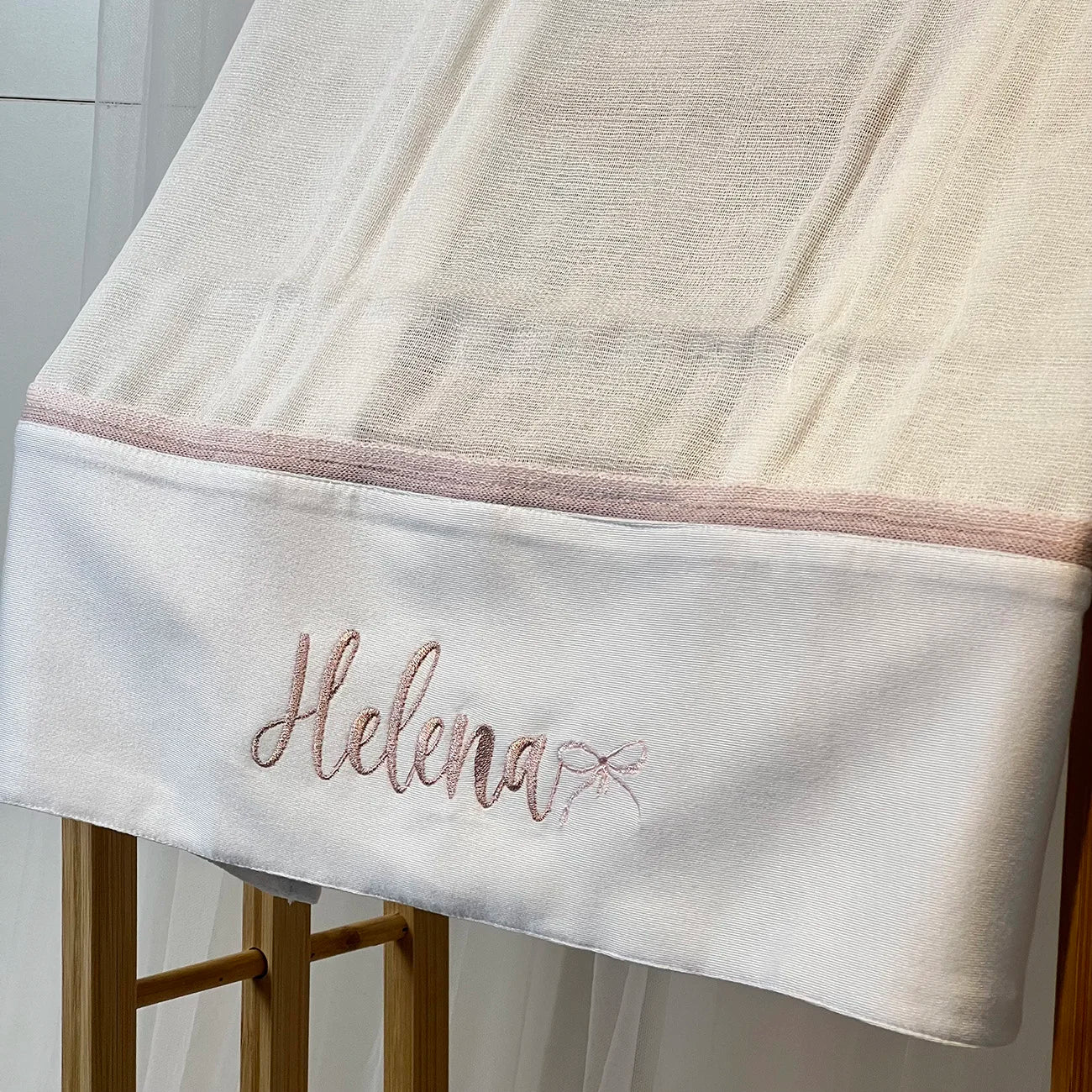 Fraldão Toque de Seda Personalizado com Bordado Nome