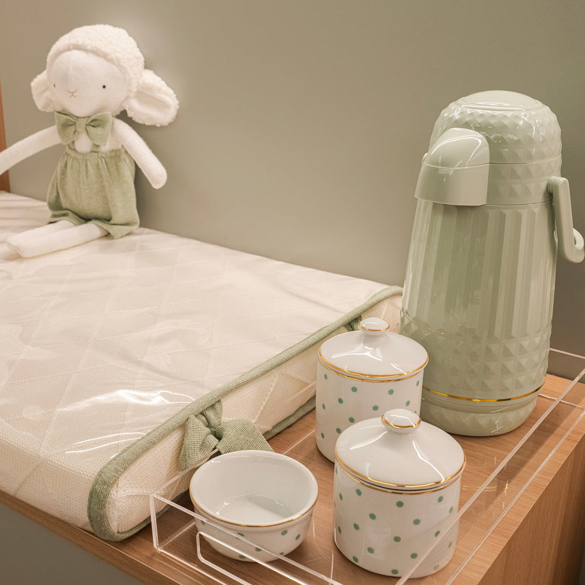 Kit Higiene Poá em Porcelana com Filete Dourado – 3 Peças