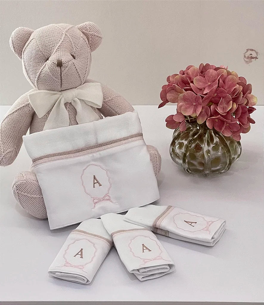 Kit Babitas + Fraldão Toque de Seda Personalizado com Bordado de Inicial