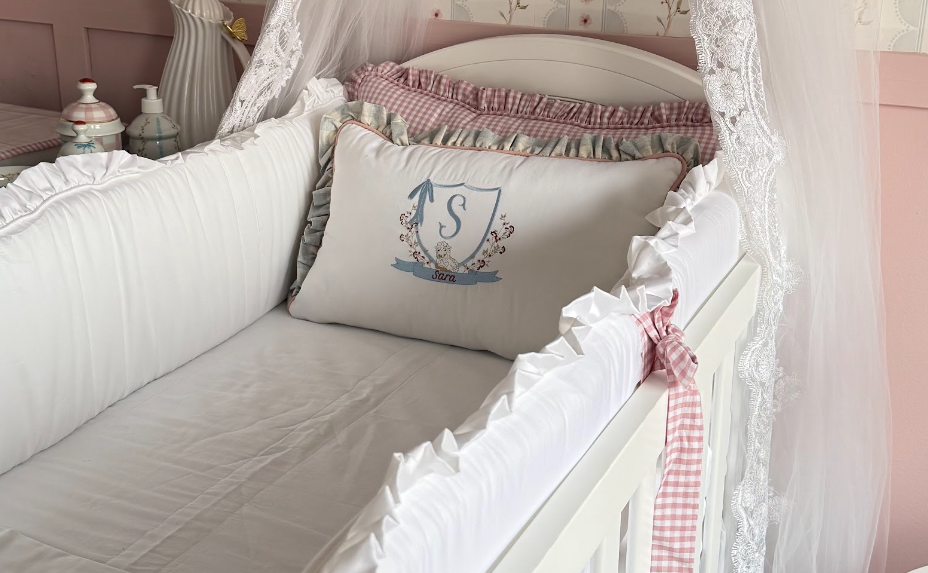 Kit de Berço Cabeceira Sobreposta Personalizada com Nome - 6 Peças
