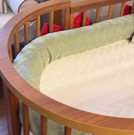 Kit Berço Cabeçeira Sobreposta com Inicial Personalizado - 5 peças