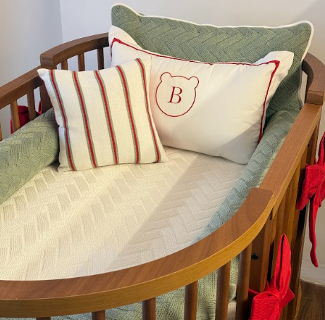 Kit Berço Cabeçeira Sobreposta com Inicial Personalizado - 5 peças