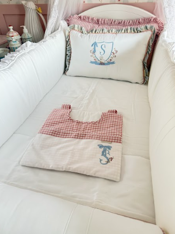 Kit de Berço Cabeceira Sobreposta Personalizada com Nome - 6 Peças