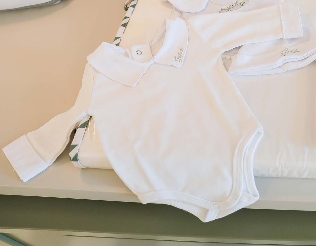 Body bordado a mão com nome personalizado SND