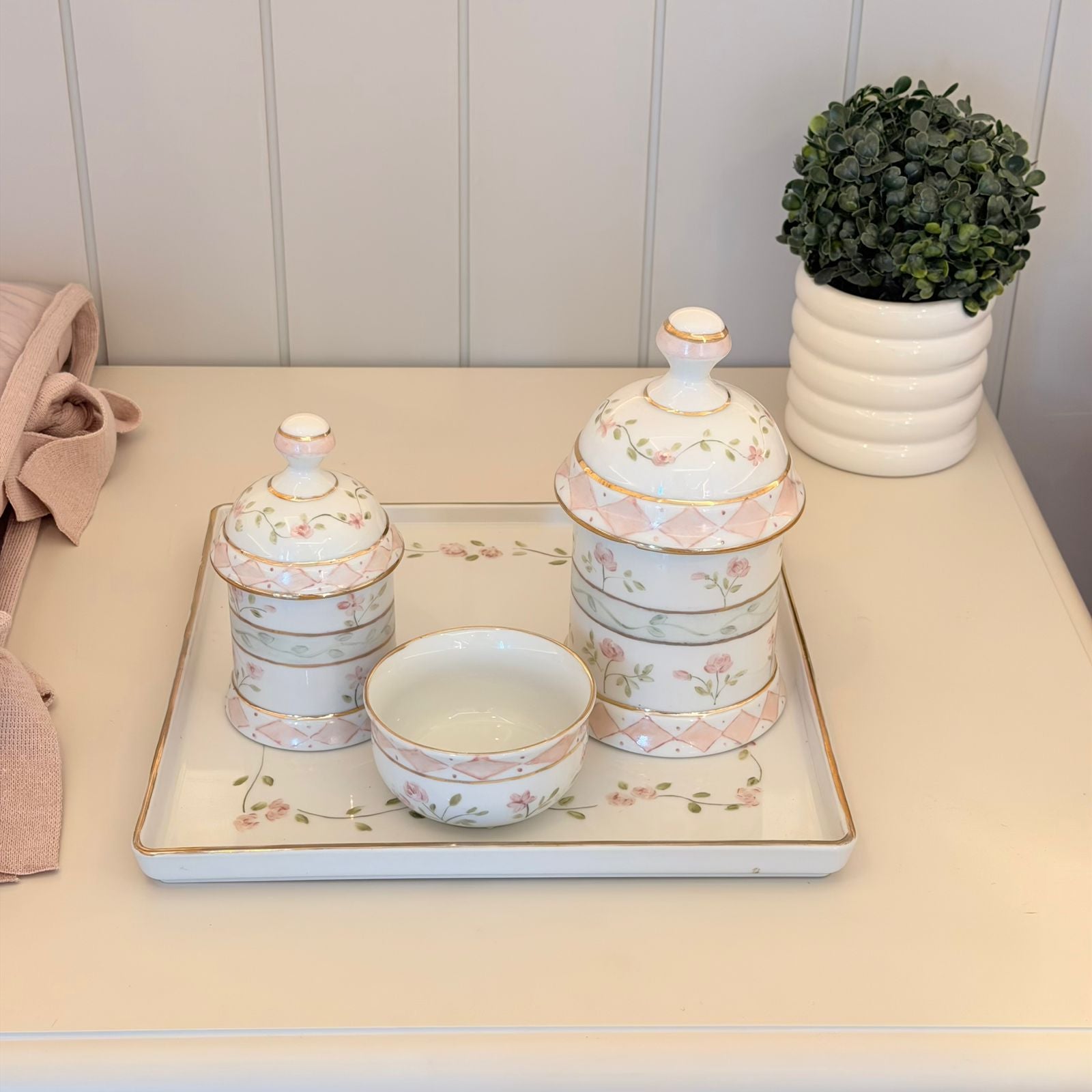 Kit Higiene em Porcelana Pintada à Mão 4 Peças