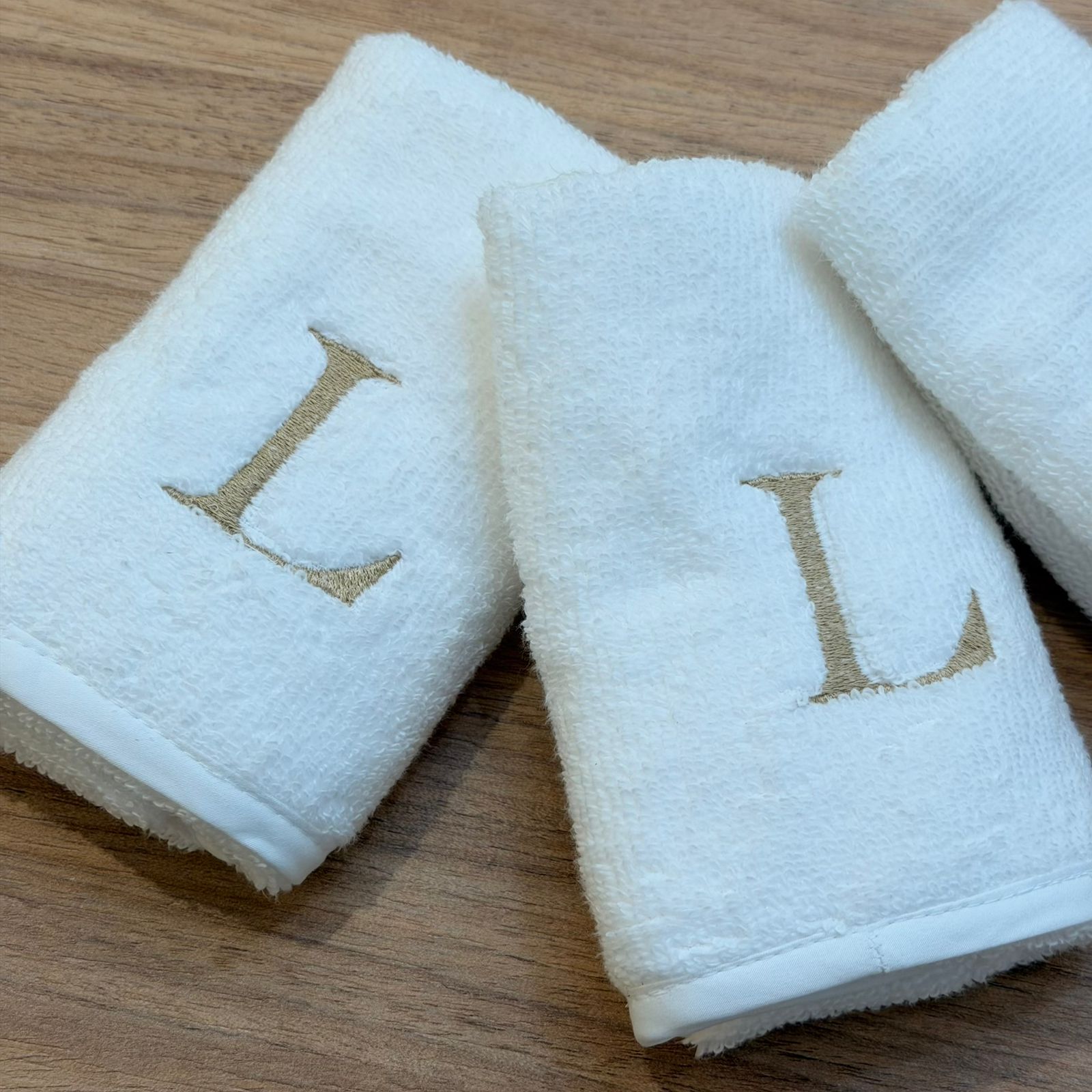 Kit com 3 Fraldas de Boca Personalizadas com Inicial 100% Algodão Bonelli Branco