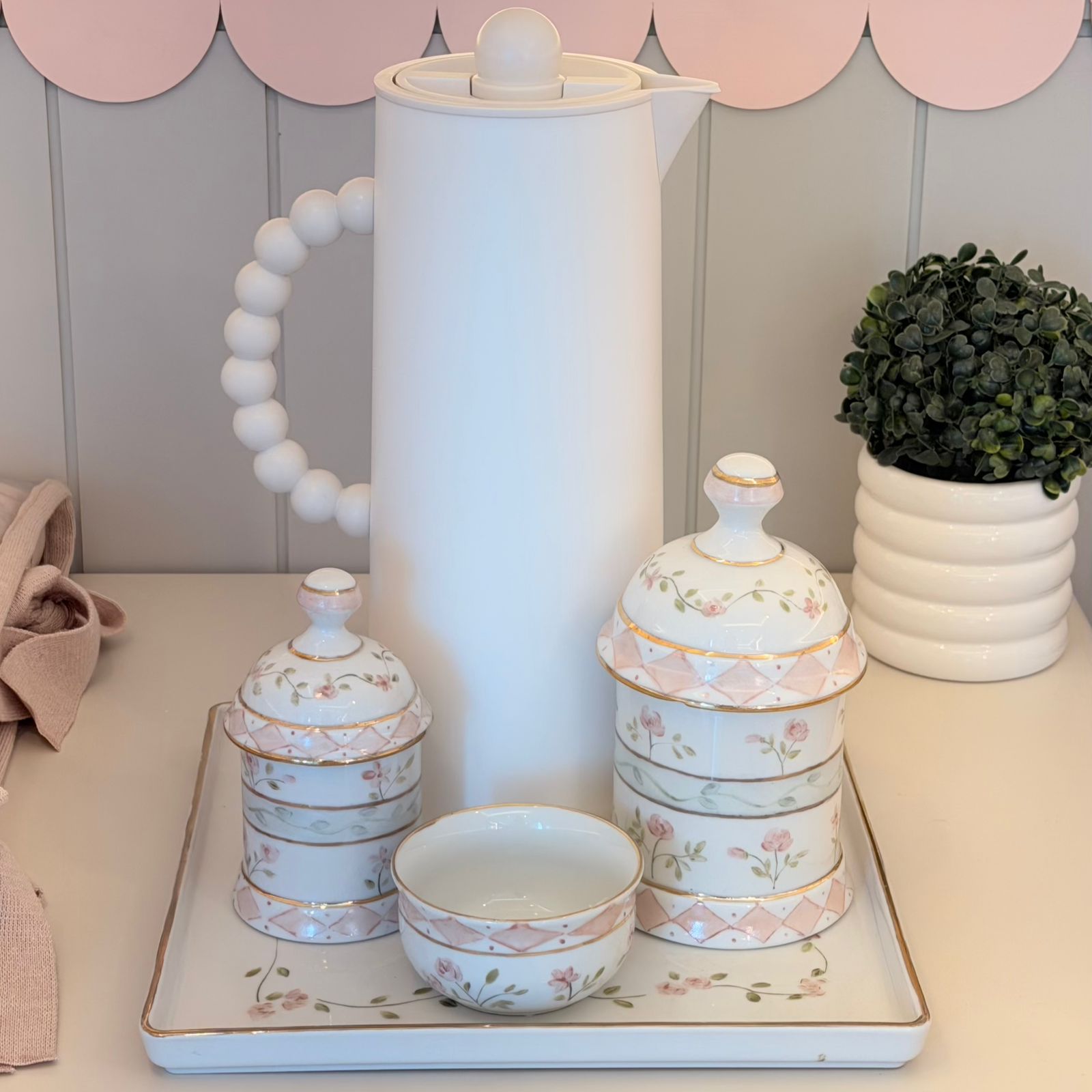 Kit Higiene em Porcelana Pintada à Mão 4 Peças