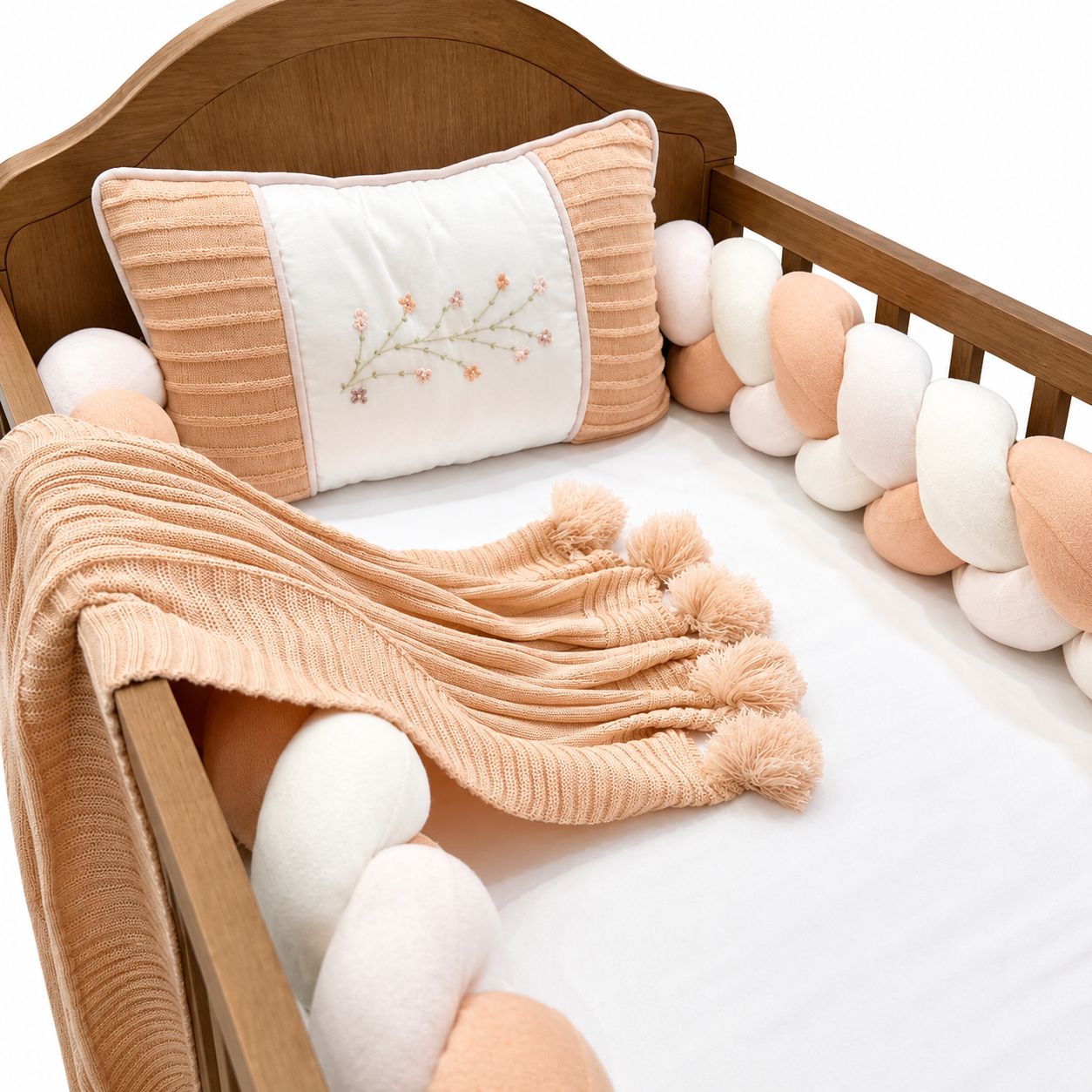 Kit Berço Jardim Bordado à Mão com Trança e Manta Pompom – 3 Peças