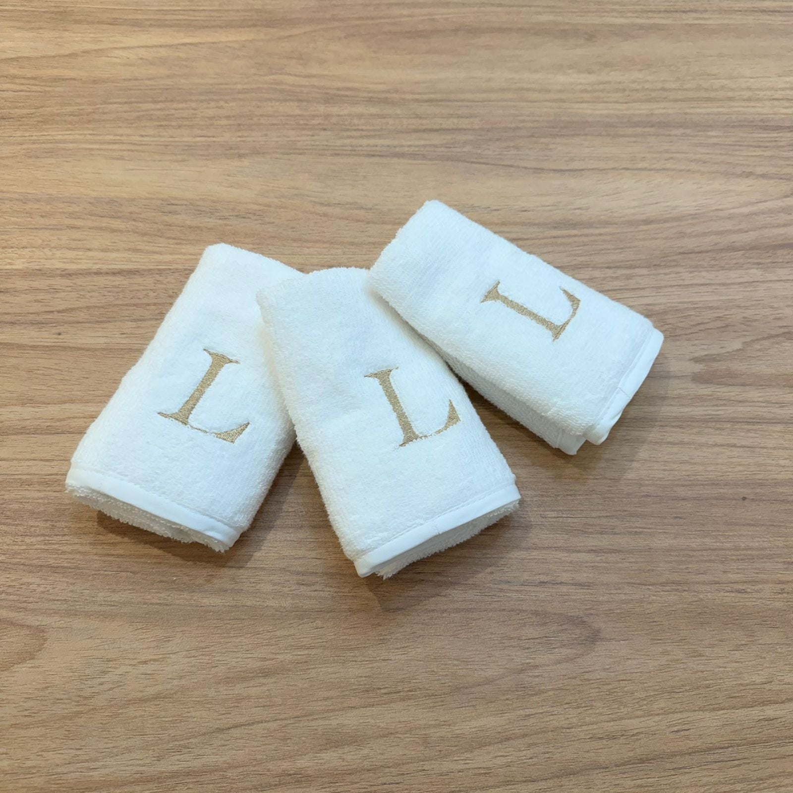 Kit com 3 Fraldas de Boca Personalizadas com Inicial 100% Algodão Bonelli Branco