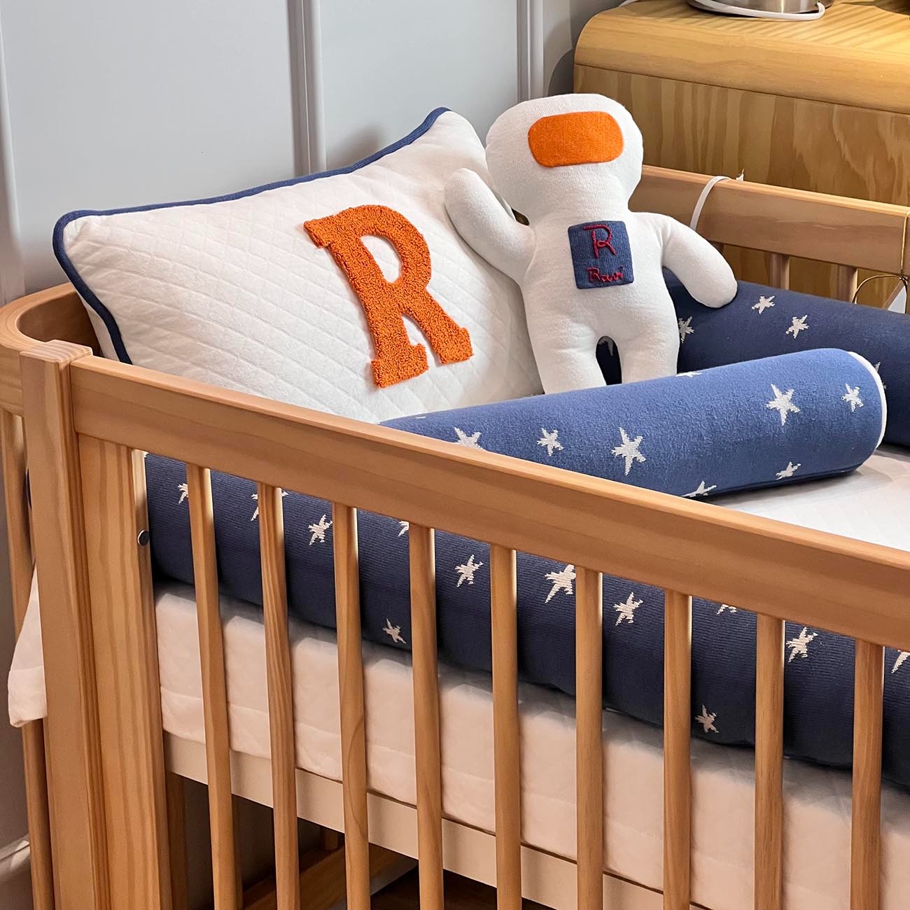 Kit Berço Estrelas Astronauta 5 Peças Personalizado com Inicial