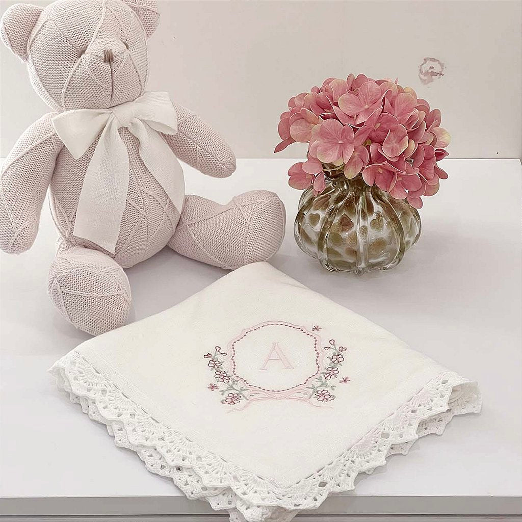 Manta de Tricô com Crochê Personalizada com Bordado e Inicial