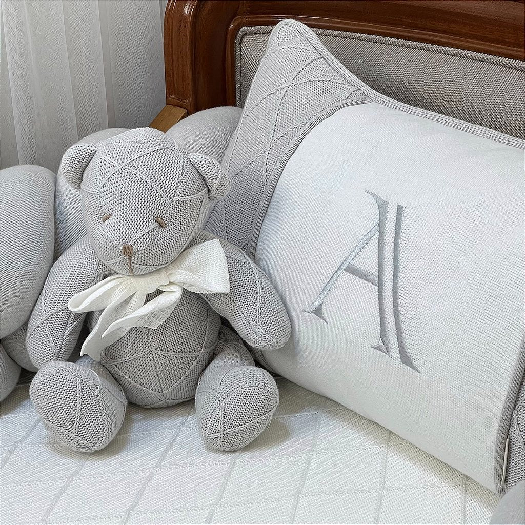 Kit Berço Cinza Claro com Inicial Bordado