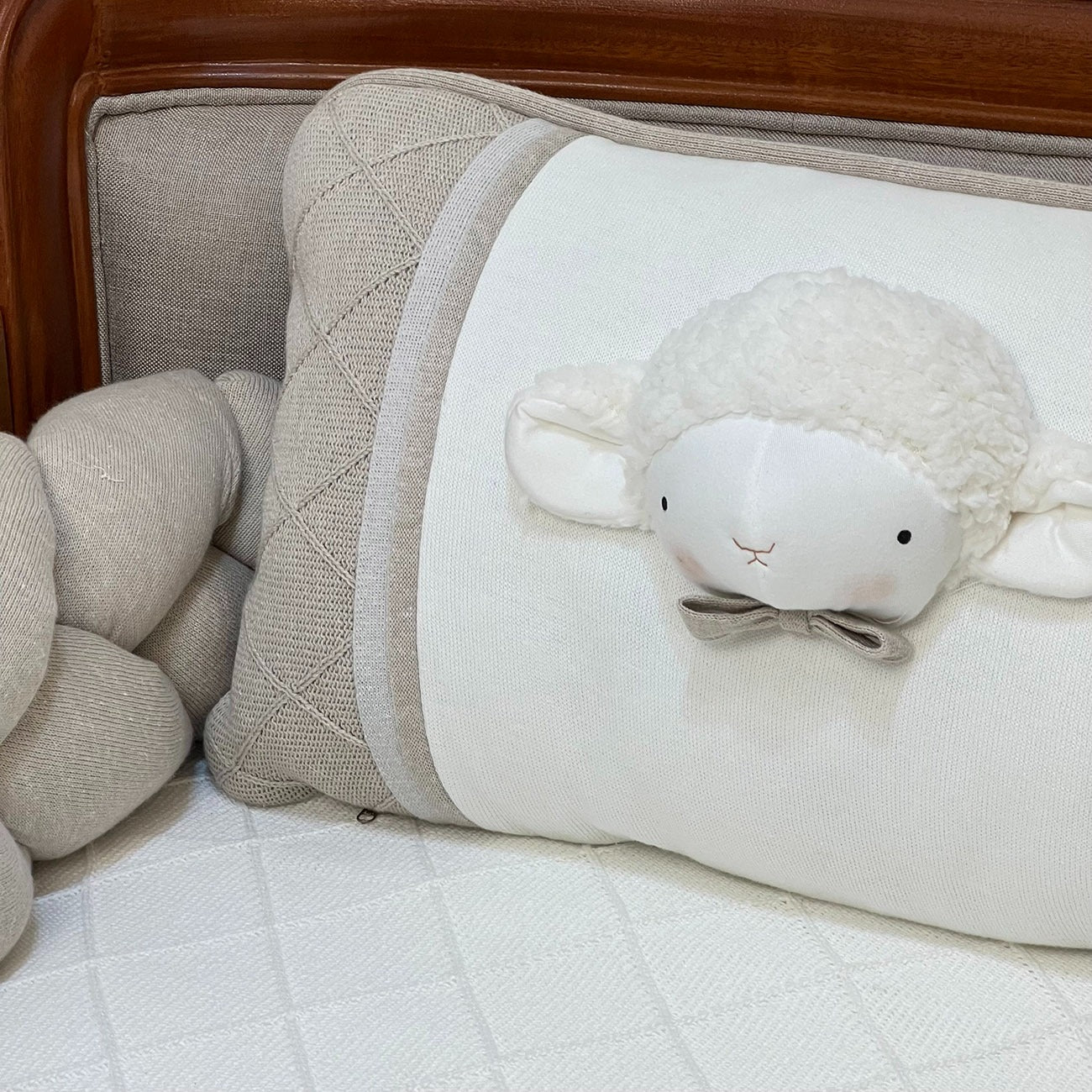 Kit Protetor de Berço Ovelha Trança Bege