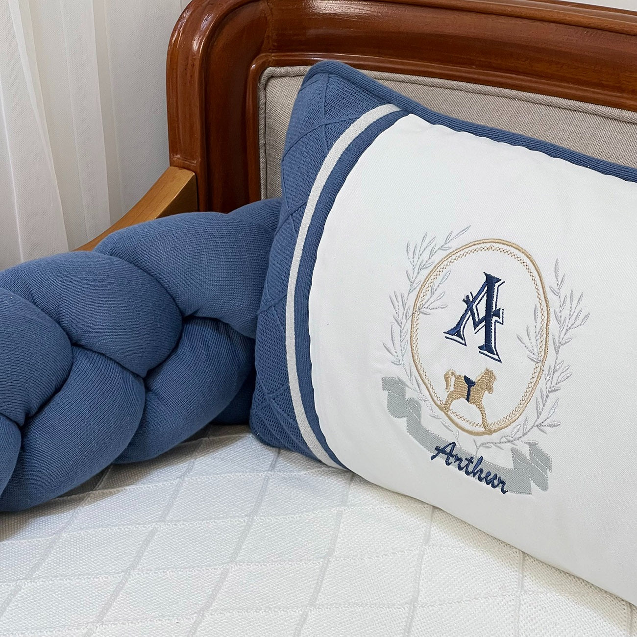 Kit Berço Azul Marinho com Inicial e Nome Bordado