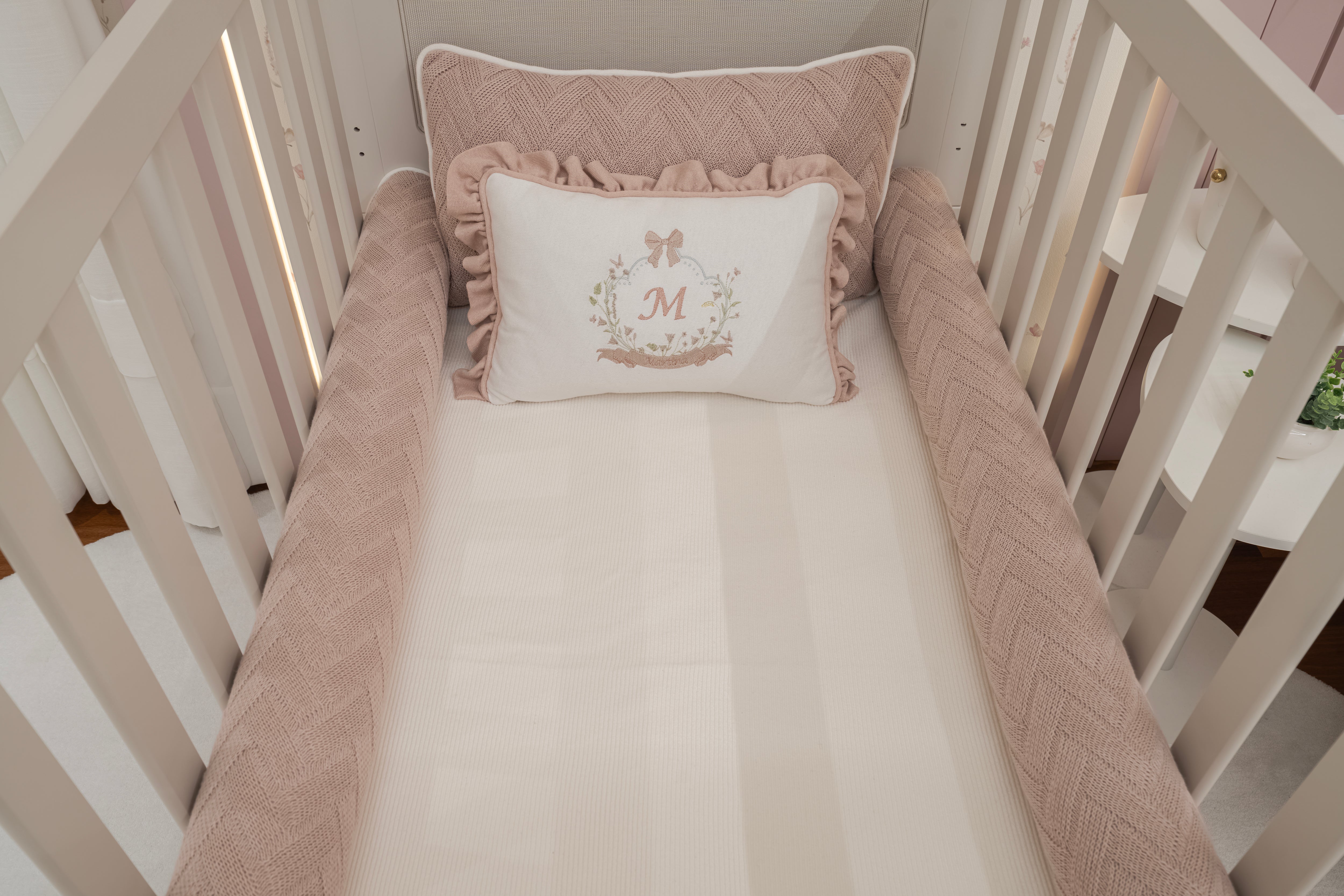 Kit de Berço Cabeçeira SobrePosta com Nome Personalizado - 6 peças