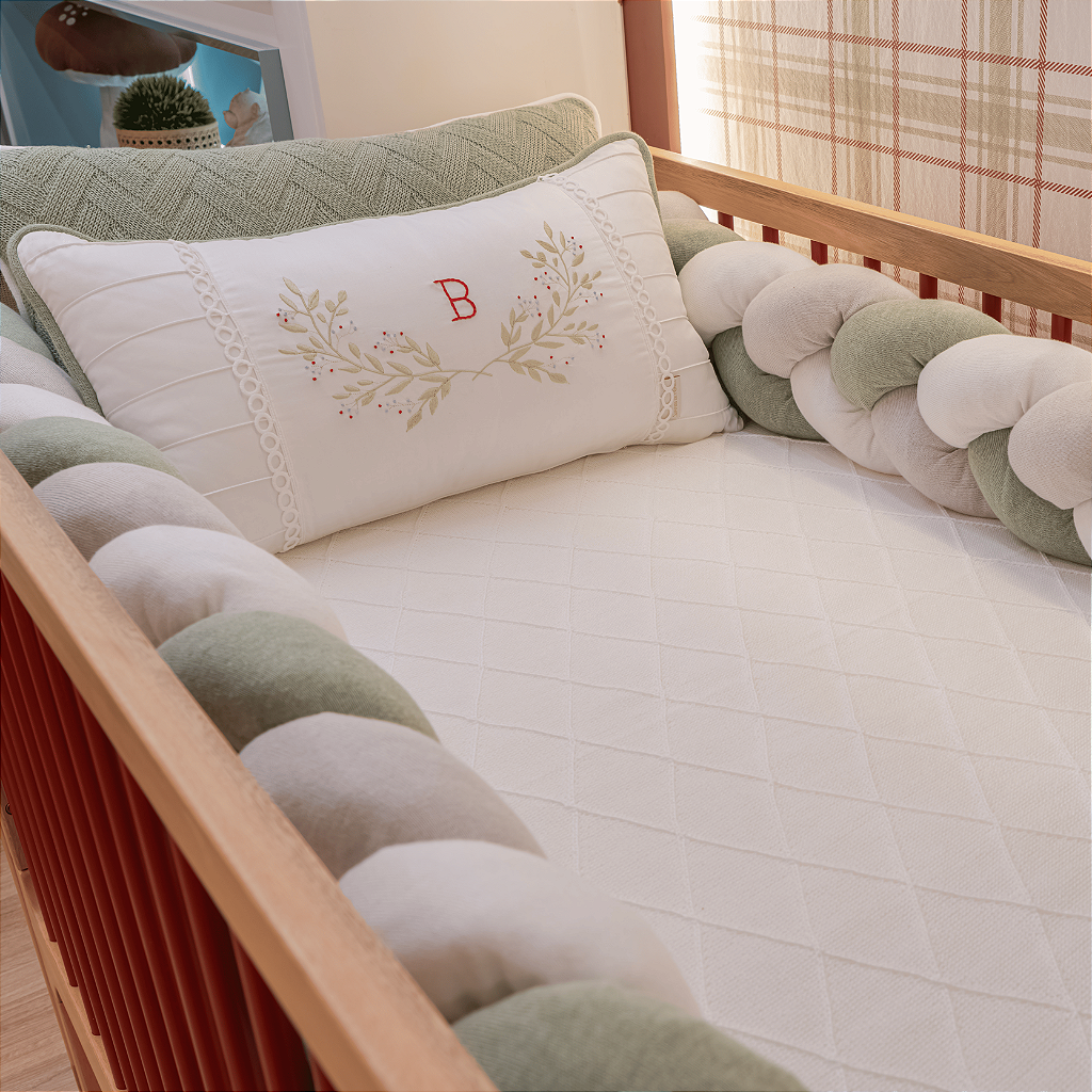 Kit Protetor de Berço Tricô Personalizado com Bordado - 4 Peças