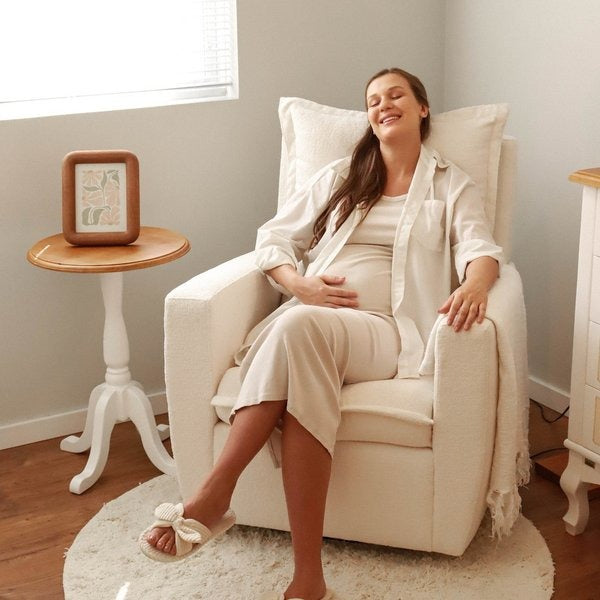 Poltrona de Amamentação Saltim com Balanço Planador e Giro 360°– Conforto para Quarto de Bebê