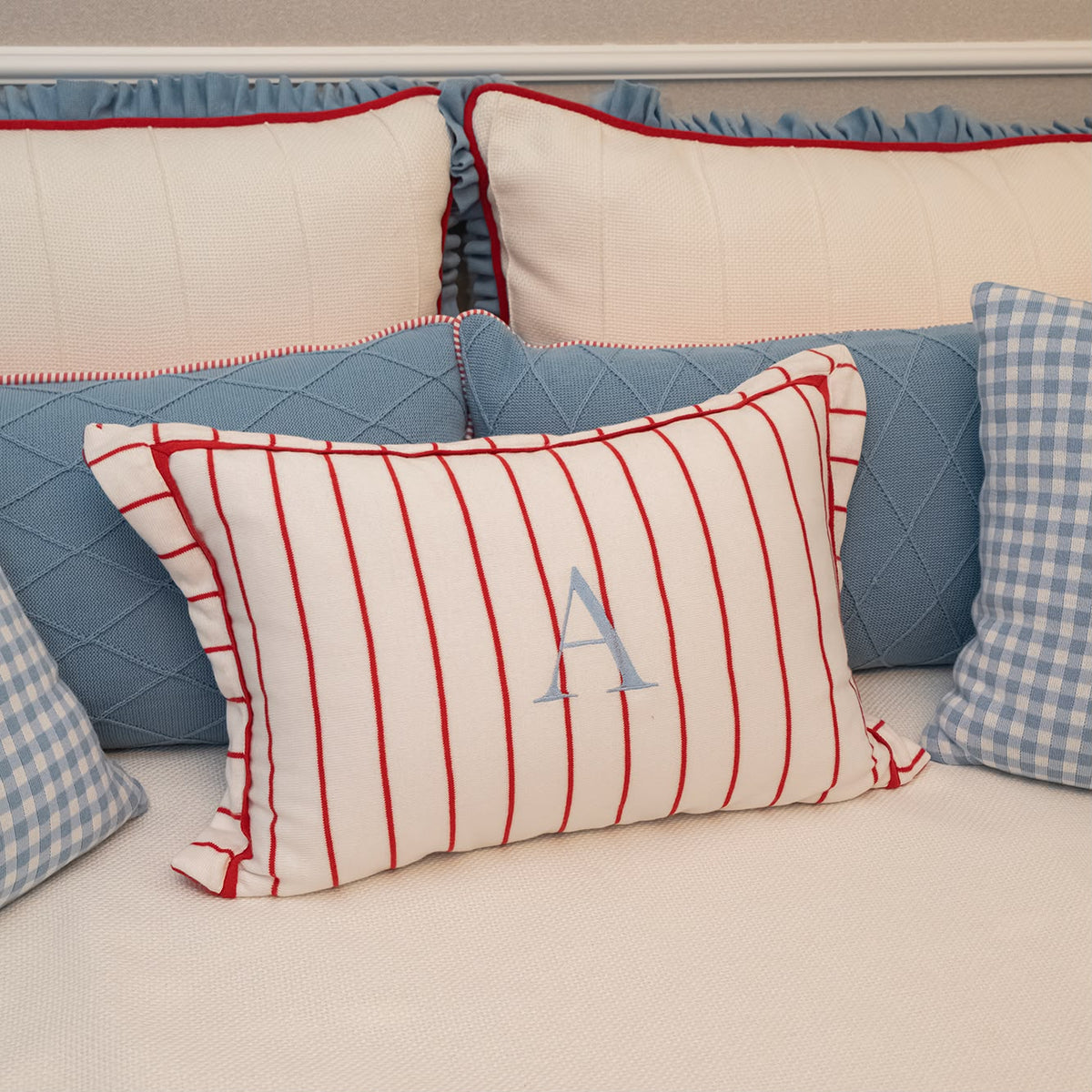 Kit Enxoval de Cama Infantil 12 Peças com Inicial Personalizada – Riviera Azul e Vermelho