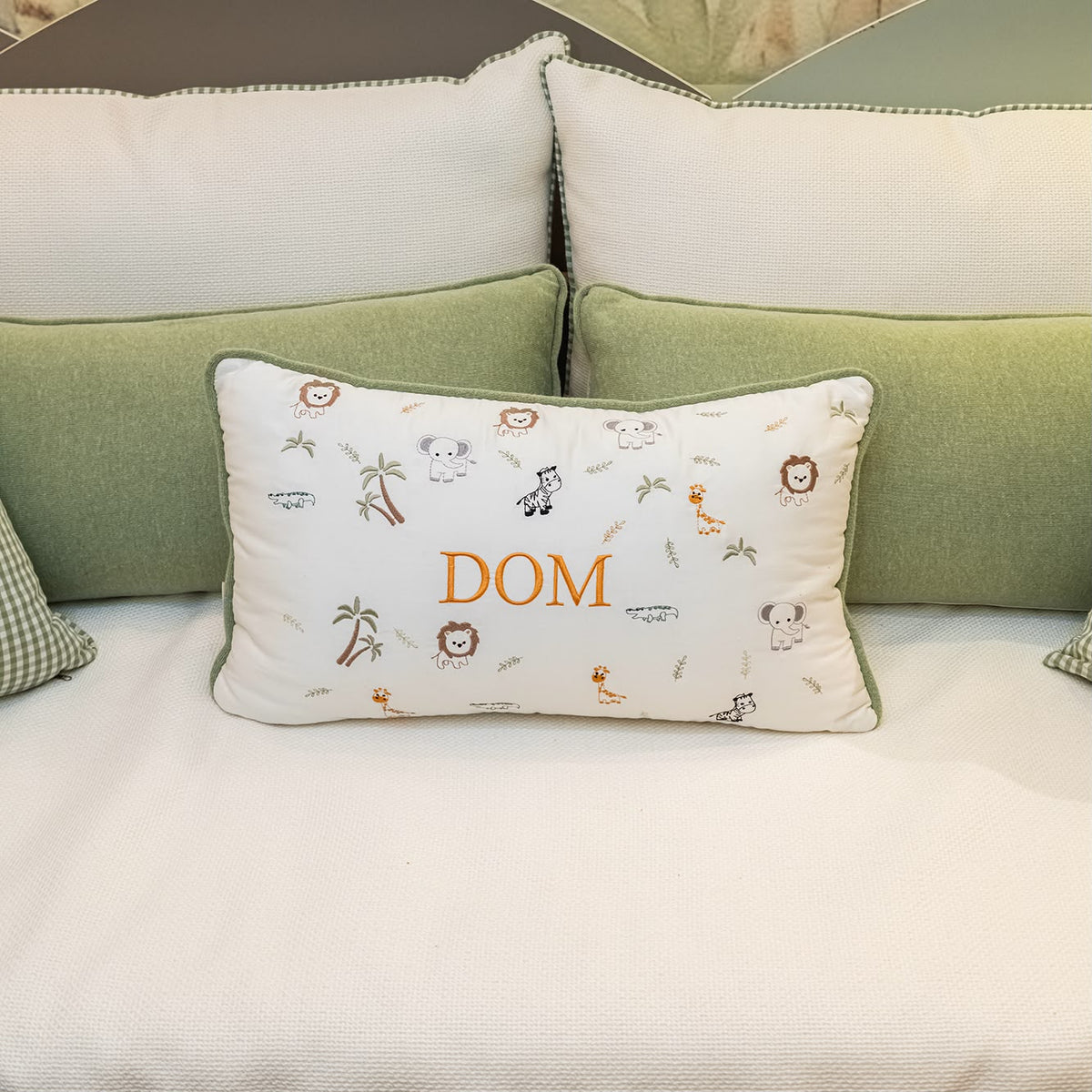 Kit Cama Infantil Safari DOM – 10 Peças com Nome Personalizado | Sonhos de Ninar