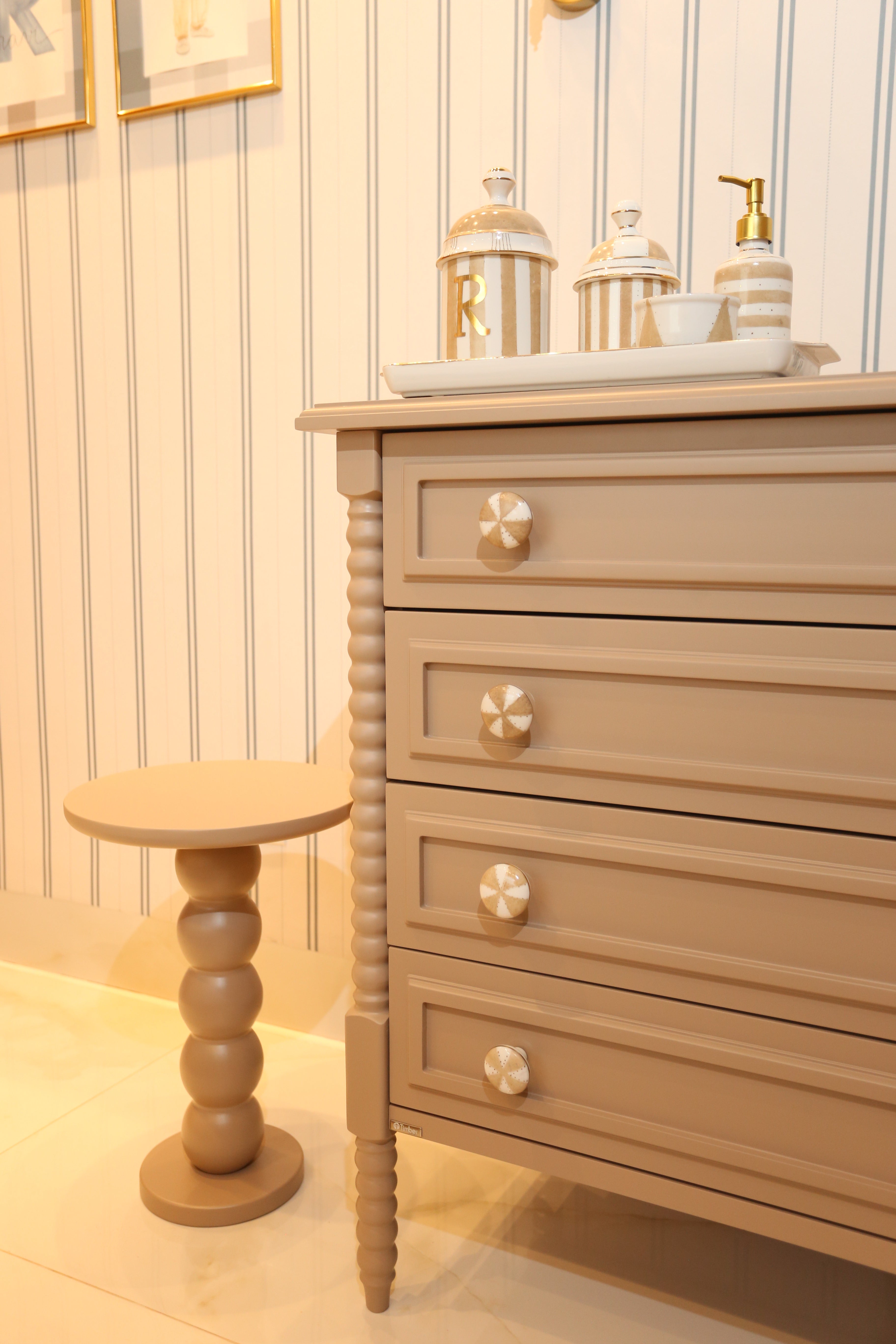 Cômoda Dot 5 Gavetas e 1 Porta - 521