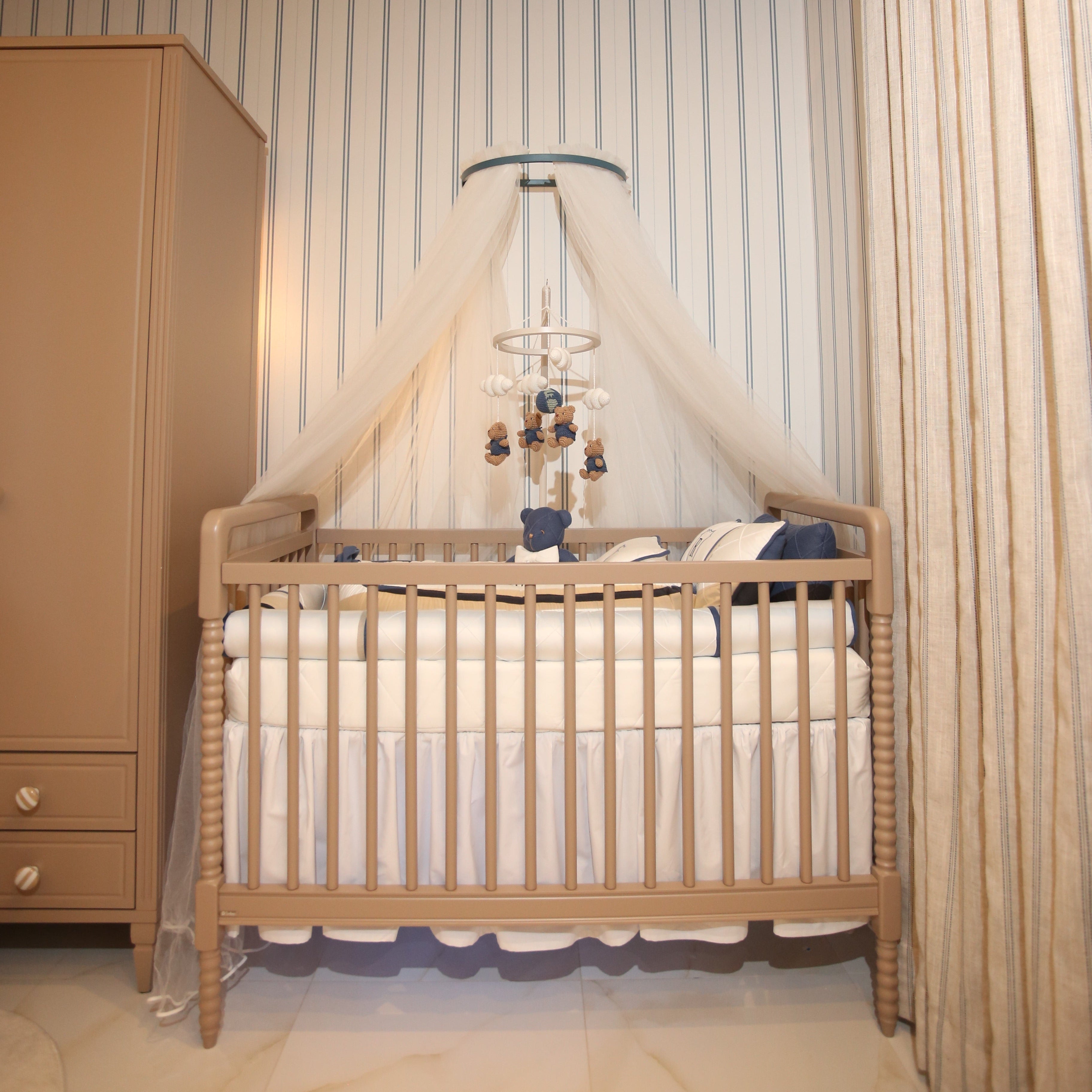 Berço Infantil Madeira Maciça Dot – Design Clássico para Quarto de Bebê - 521