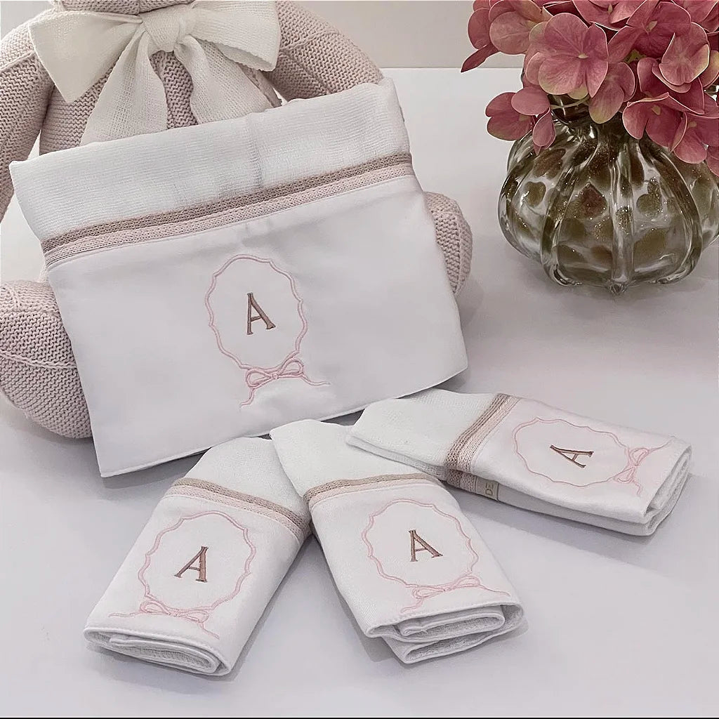Kit Babitas + Fraldão Toque de Seda Personalizado com Bordado de Inicial