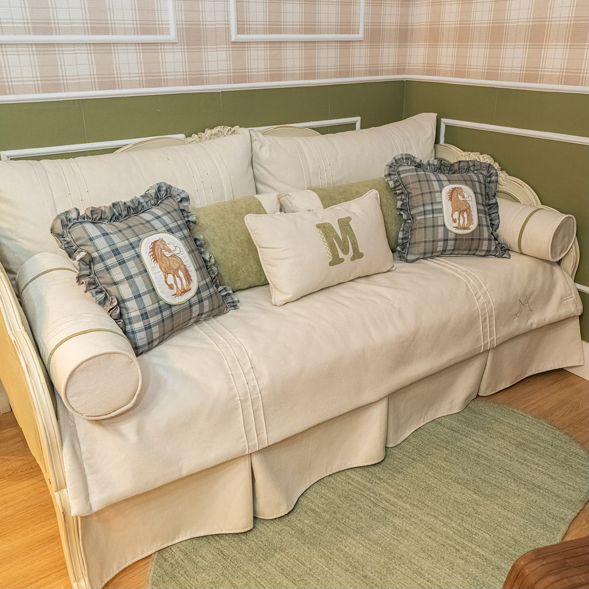 Kit Enxoval de Cama Infantil Windsor 11 Peças com Inicial Personalizada – Linho Collins e Bouclé Verde