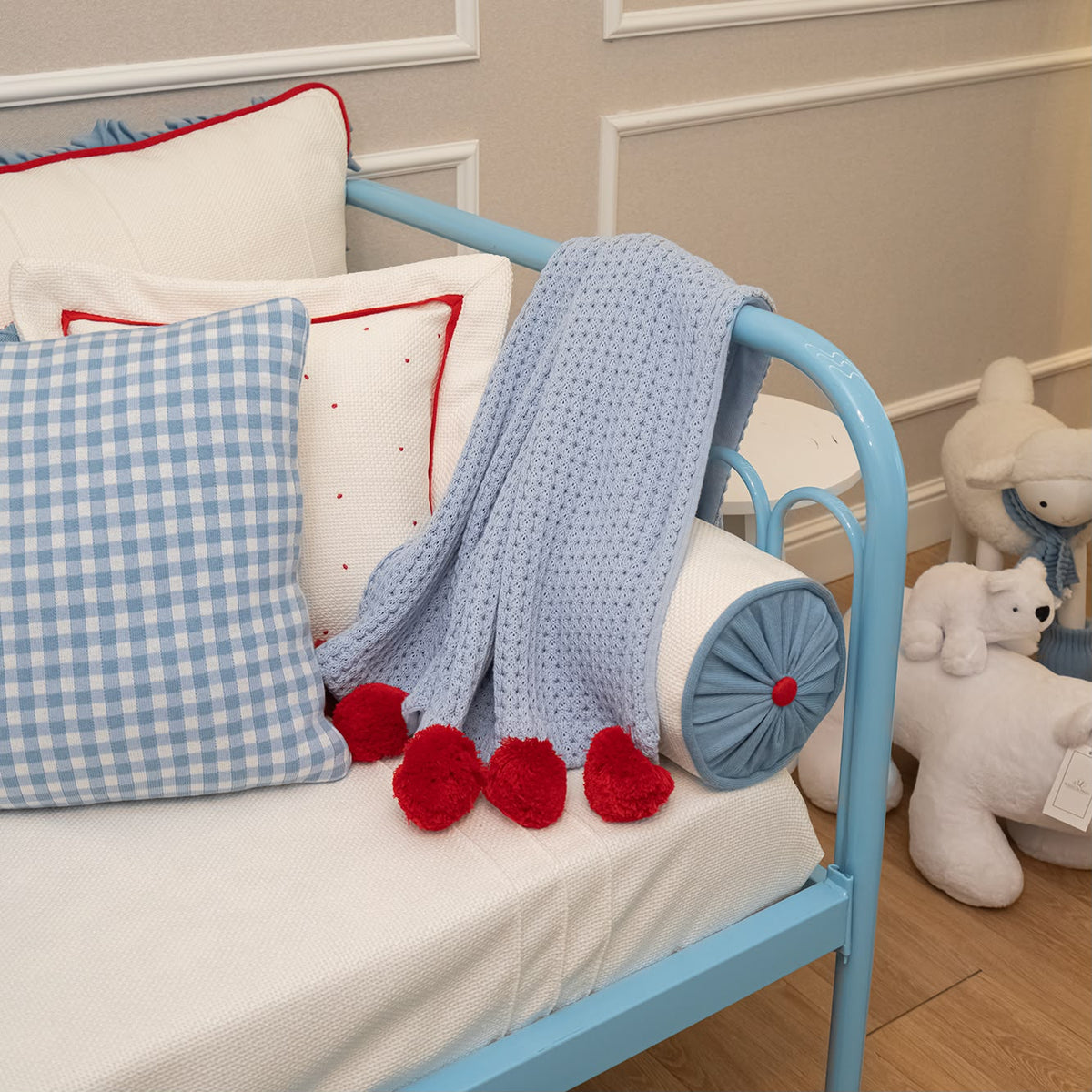 Manta Infantil Pom Pom Riviera Azul e Vermelho em Tricô Pipoca – Sonhos de Ninar