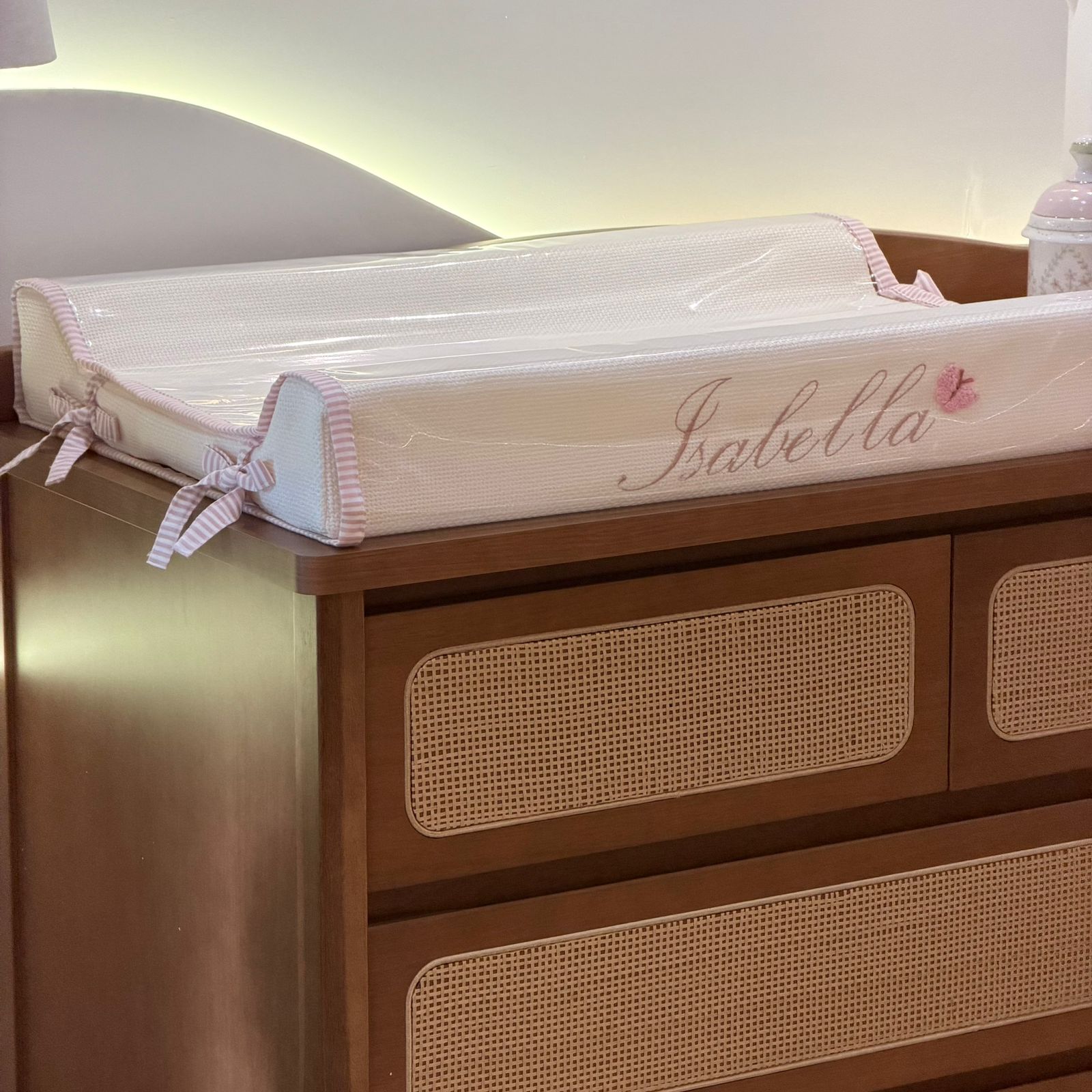 Trocador Americano com Nome Personalizado Isabella