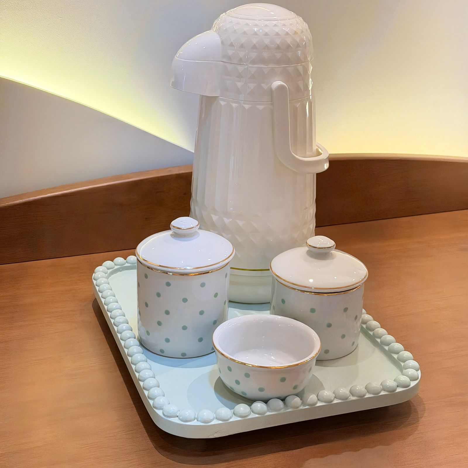 Kit Higiene em Porcelana com Filete Dourado – 3 Peças