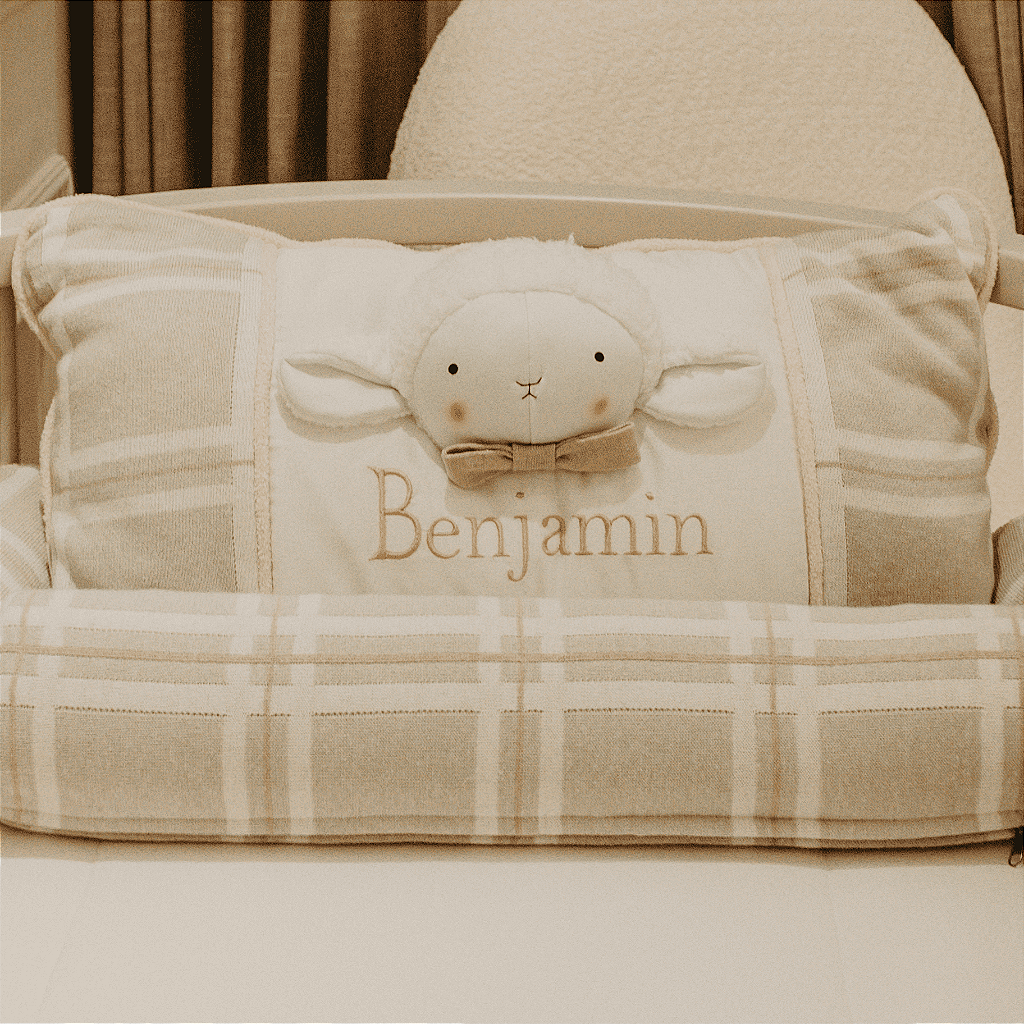 Almofada Cabeceira com nome Personalizado Benjamin