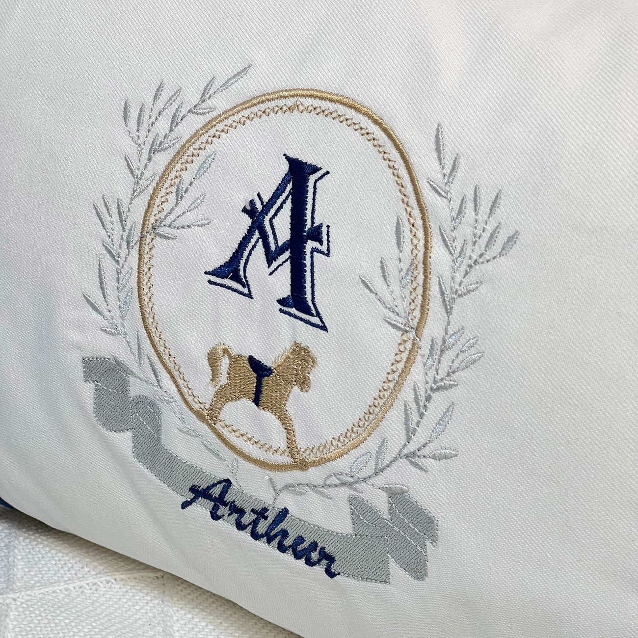 Kit Berço Azul Marinho com Inicial e Nome Bordado